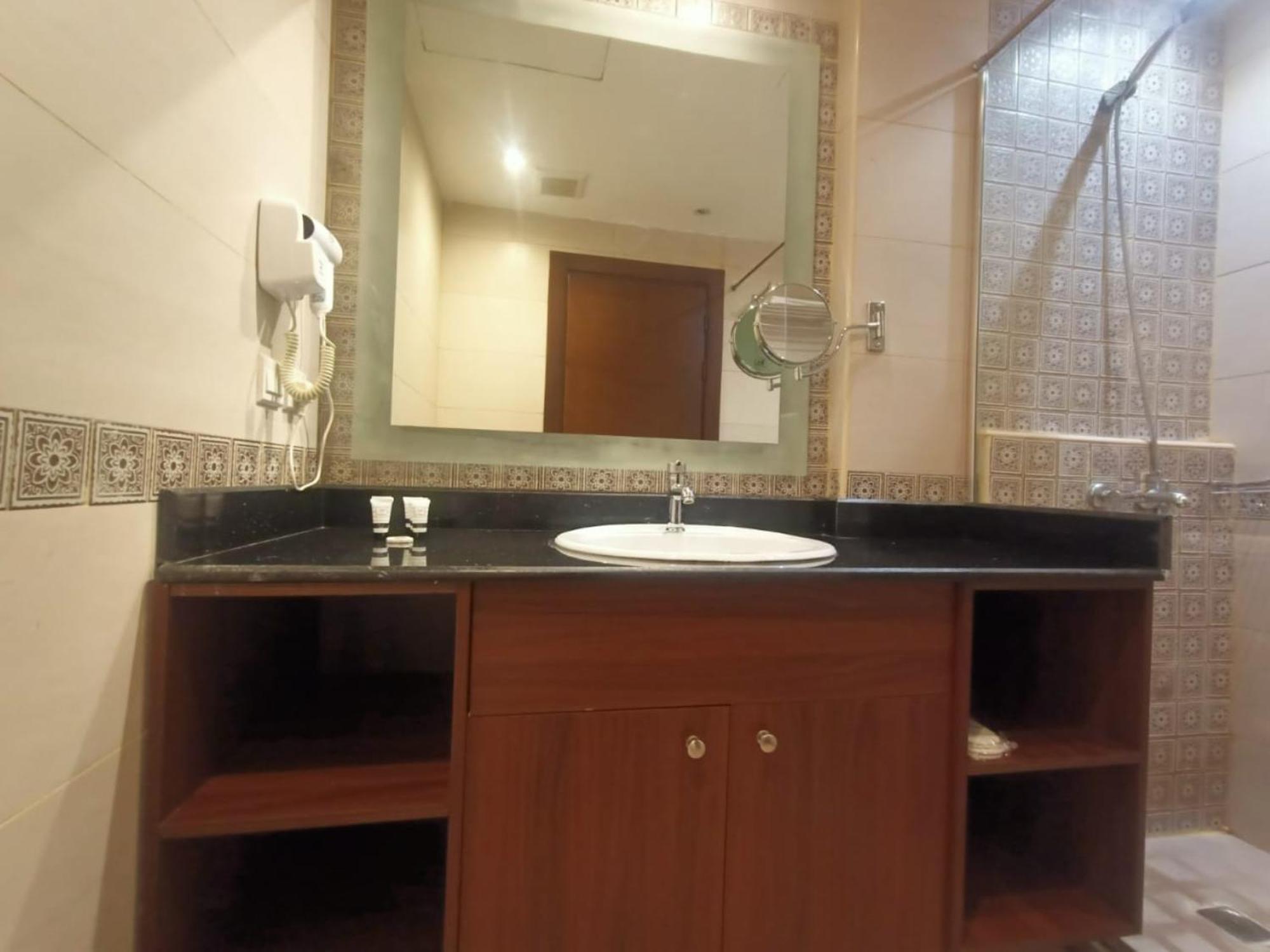 Quiet Jeddah Al Hamra Hotel Exterior photo